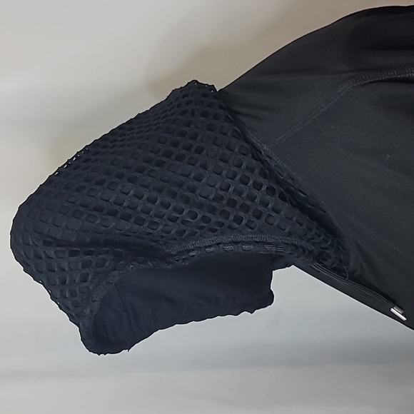 5/$30 F21 Net Detail Kangaroo Pocket Lightweight Pullover - Picture 2 of 5